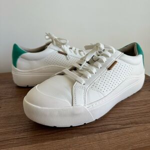 Dr. Scholl's White and Teal Sneakers